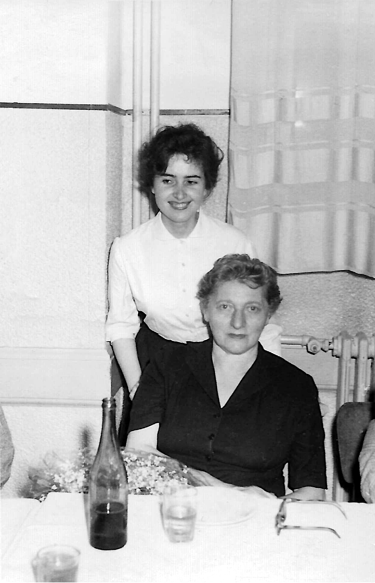 Gina Solomon cu Manuela Popescu - 26 mai 1964