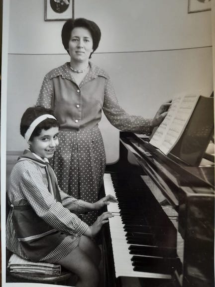 Carmen Manea, 1983, ca profesoară la Liceul de Muzică Nr. 1