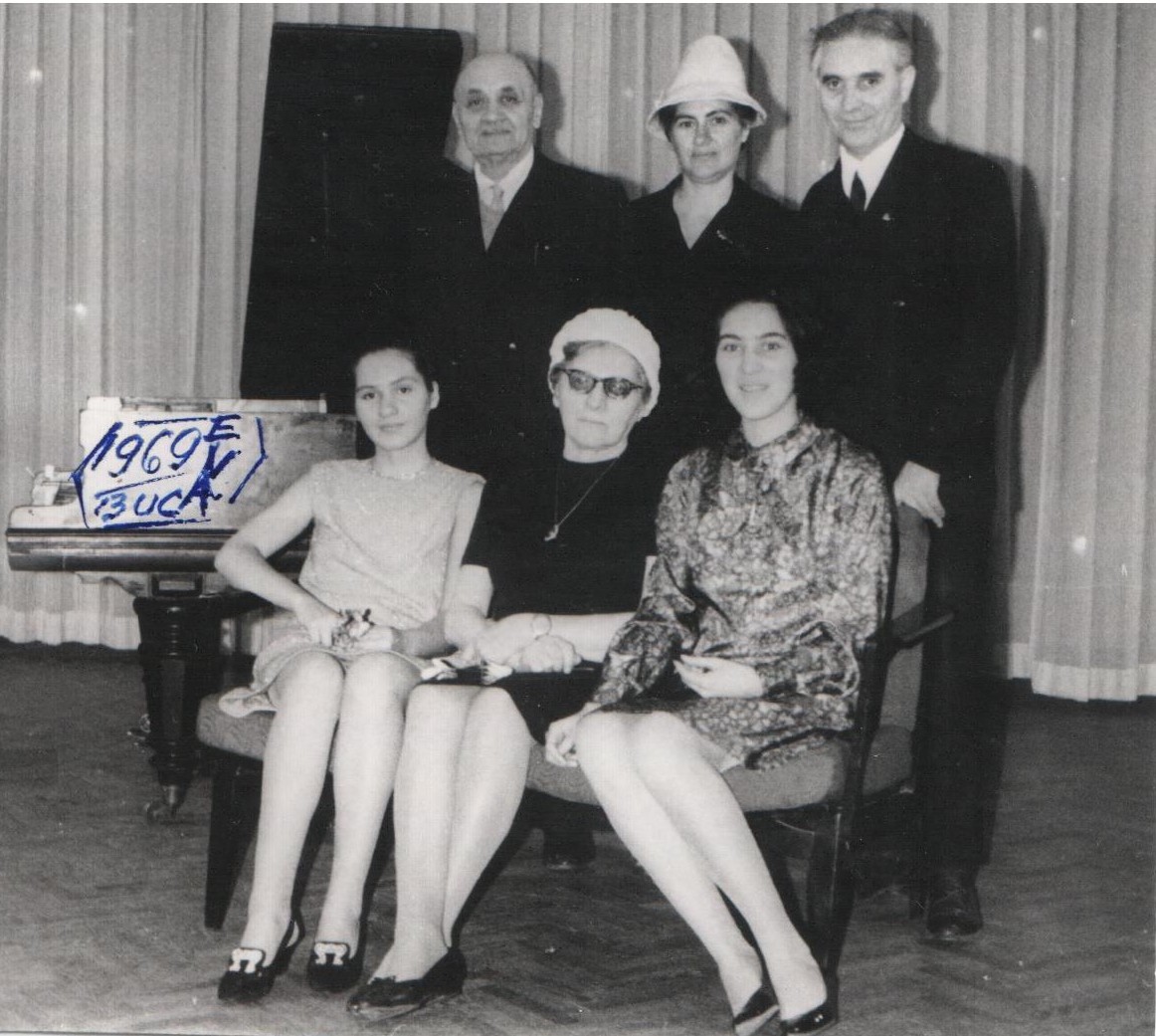 Eva si Gabriela Rădăcineanu și părinții, cu Gina și Jean Solomon 1969