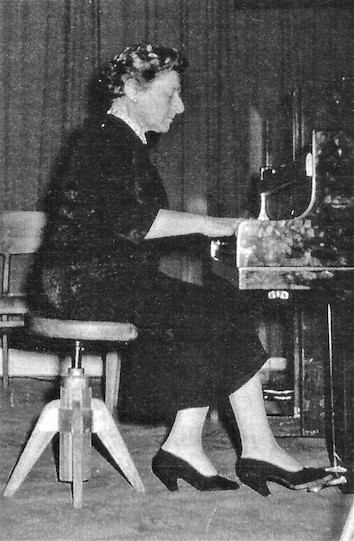 Gina Solomon in concert, circa 1960