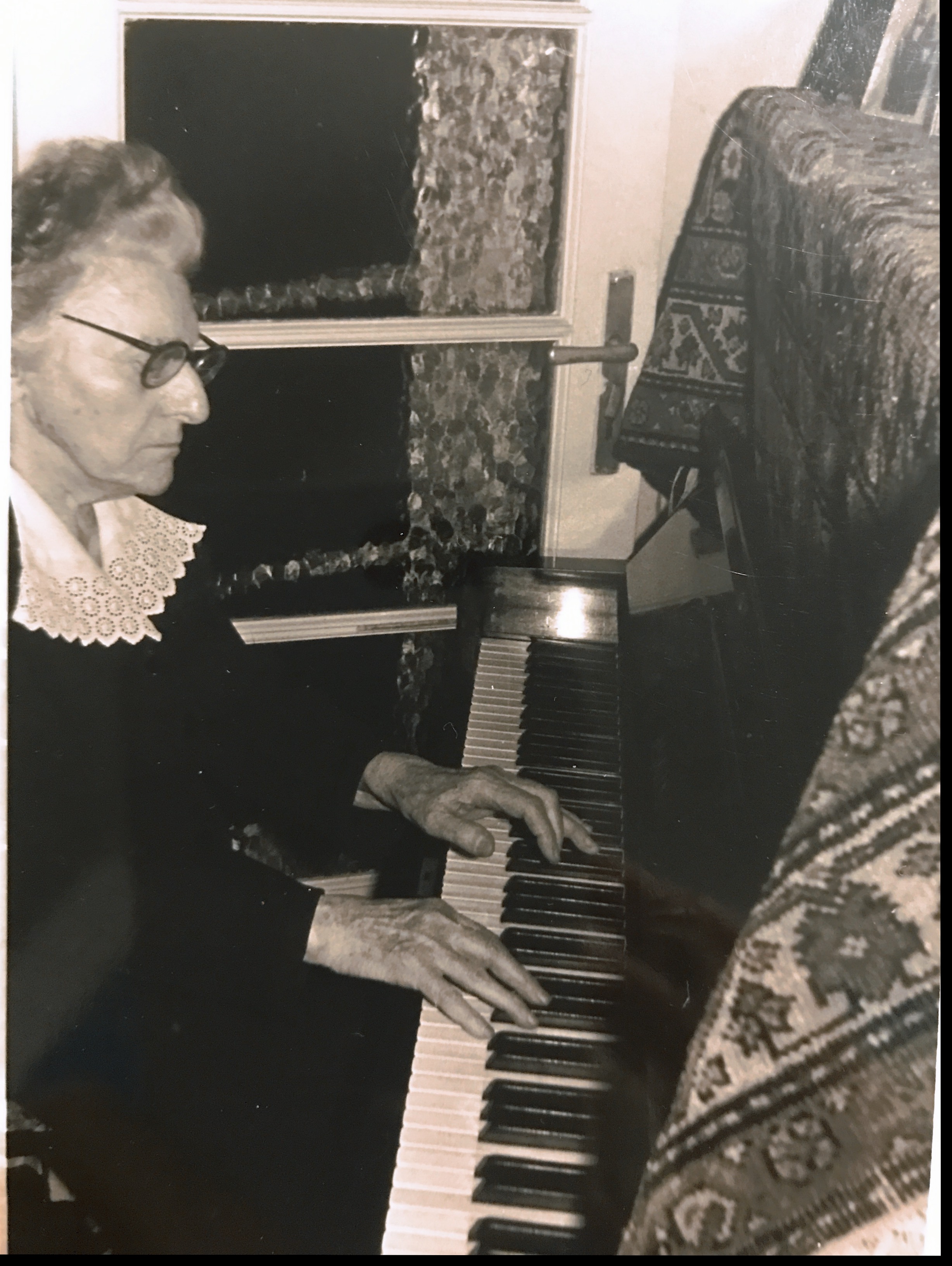 Gina Solomon la sărbătorirea a 85 de ani.